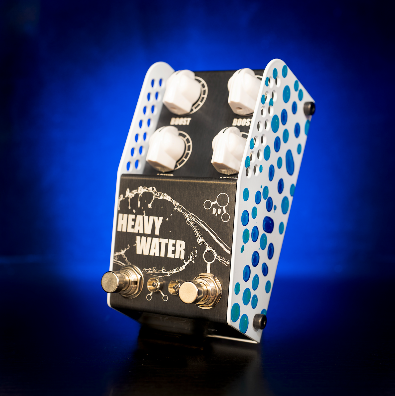 HEAVY WATER デュアル ハイ ヘッドルーム ブースト ペダル。